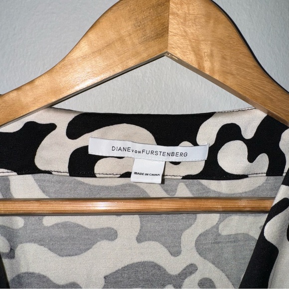 Diane Von Furstenberg Julian 100% Silk Jersey Wrap Dress Black and White - Picture 3 of 11